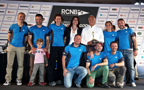 La tripulació del Fanytas al repartiment de premis del 40è Trofeo Conde de Godó